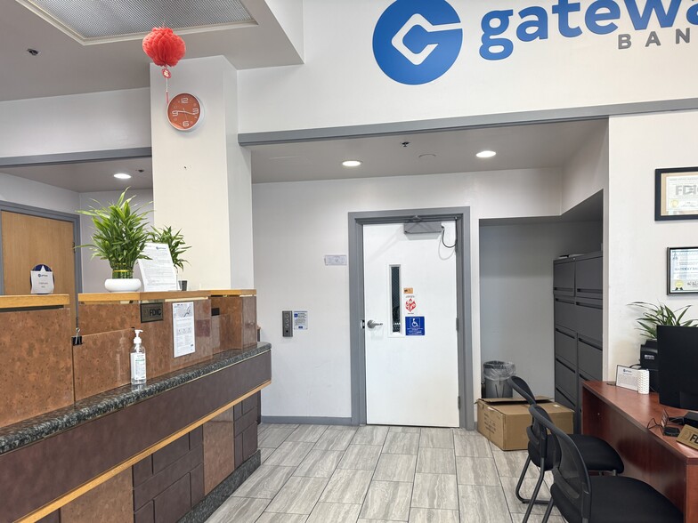 More Photos Of 815-821 Webster St, Oakland Storefront Retail Office For Lease