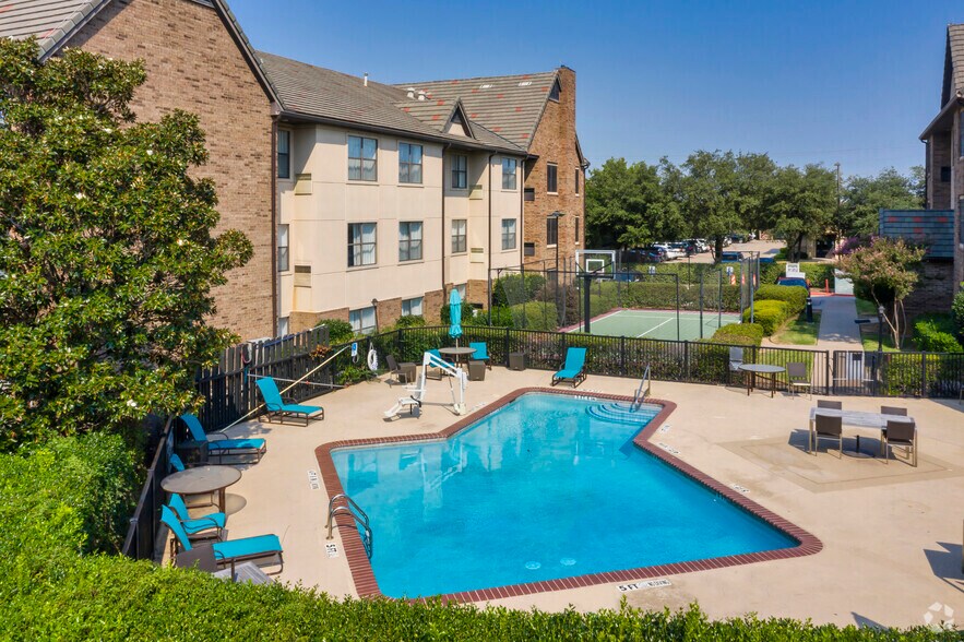 More Photos Of 5001 Whitestone Ln, Plano Hotel For Sale