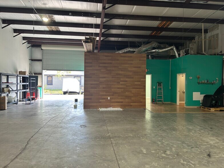 More Photos Of 2552-2558 Merchant Ave, Odessa Warehouse For Lease