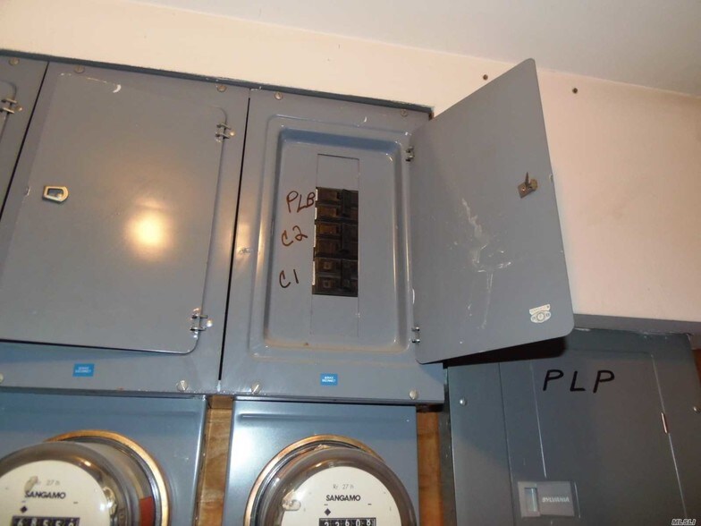 More Photos Of 5926 Bleecker St, Ridgewood Medical For Sale