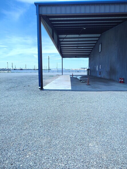 More Photos Of 155 US 285 N hwy, Pecos Warehouse For Sale