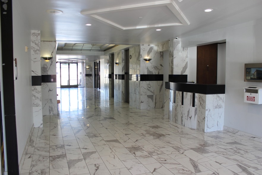 More Photos Of 2525 N Loop Fwy W, Houston Office For Lease