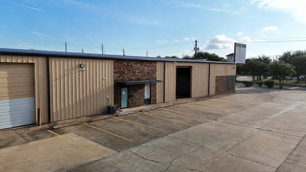 More Photos Of 1723 Eldridge Rd, Sugar Land Service For Lease