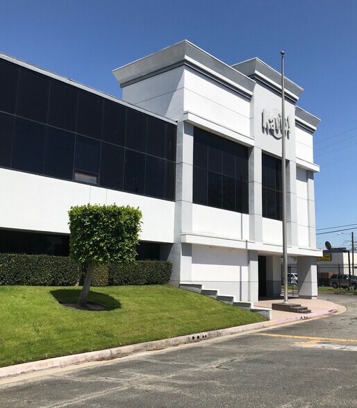 More Photos Of 3217 S Garfield Ave, Commerce Manufacturing For Sale