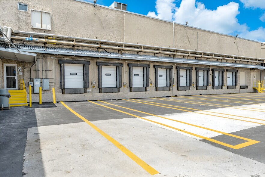More Photos Of 18770 NE 6th Ave, Miami Refrigeration Cold Storage For Lease