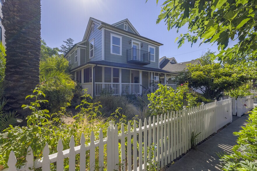 More Photos Of 230 Center St, Healdsburg Office For Lease