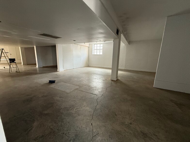 More Photos Of 102 N Main St, Galena Storefront Retail Office For Lease