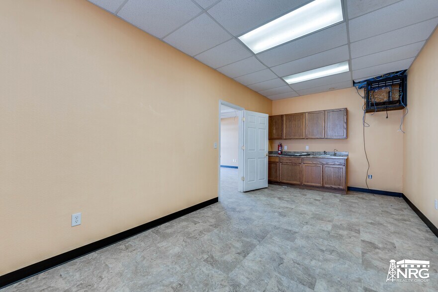 More Photos Of 9215 W County Road 127, Midland Warehouse For Lease