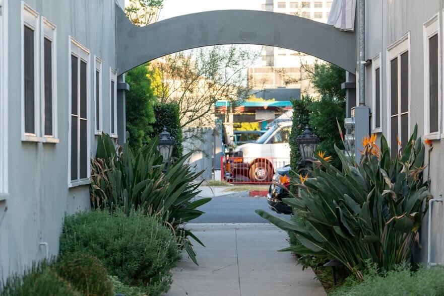 More Photos Of 107-111 N Columbus Ave, Glendale Apartments For Sale