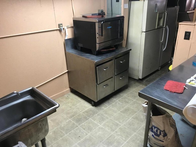 More Photos Of 50 S Main St, Utica Bar For Sale