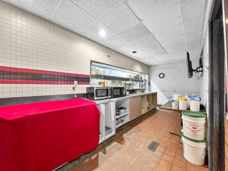 More Photos Of 15371 Highway 13 S, Hurricane Mills Restaurant For Lease