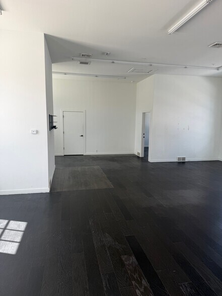 More Photos Of 449 Warren St, Hudson Storefront Retail Office For Lease