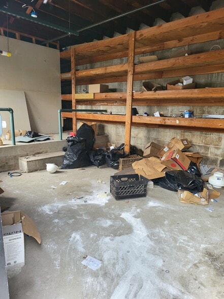 More Photos Of 45 Oakland Ave, Harrison Warehouse For Lease
