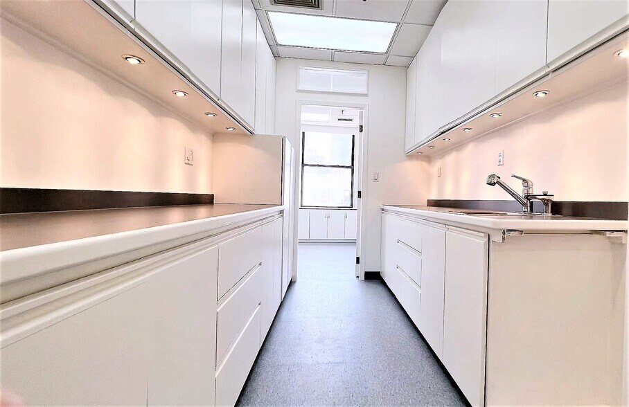 More Photos Of 198-200 Canal St, New York Medical For Sale