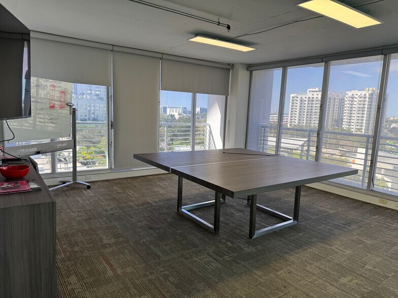 More Photos Of 1720 Harrison St, Hollywood Office Residential For Sale