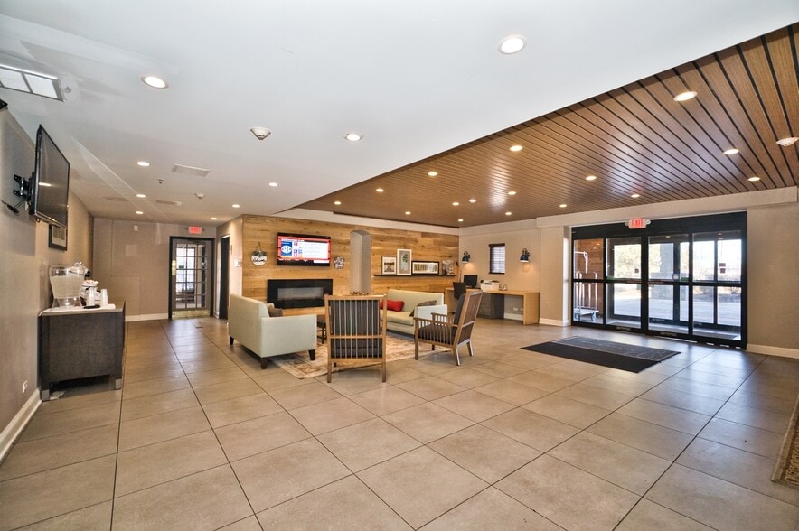 More Photos Of 2280 N Barrington Rd, Hoffman Estates Hotel For Sale