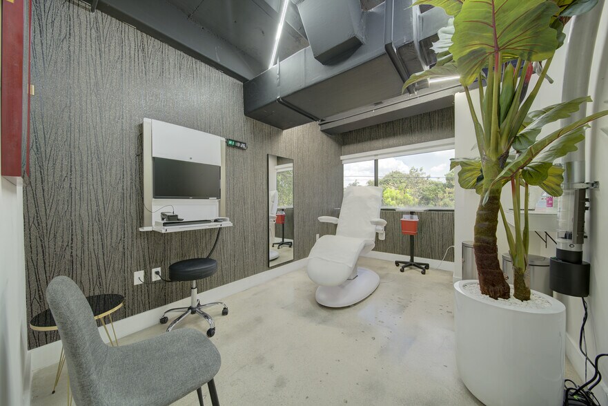 More Photos Of 2455 SW 27th Ave, Miami Medical For Lease