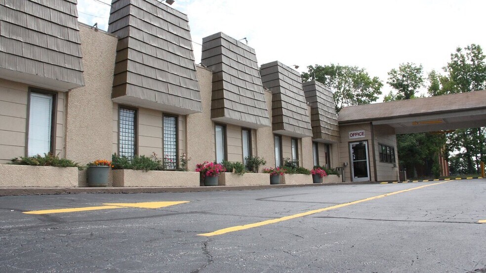 More Photos Of 312 W J J Dr, Greensboro Hotel For Sale