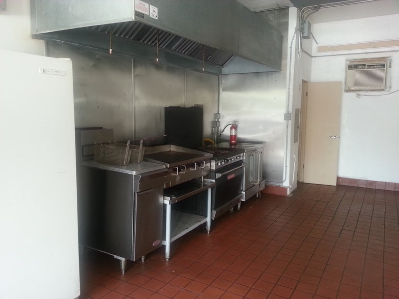 More Photos Of 2134-2140 9th Ave N, Saint Petersburg General Retail For Lease