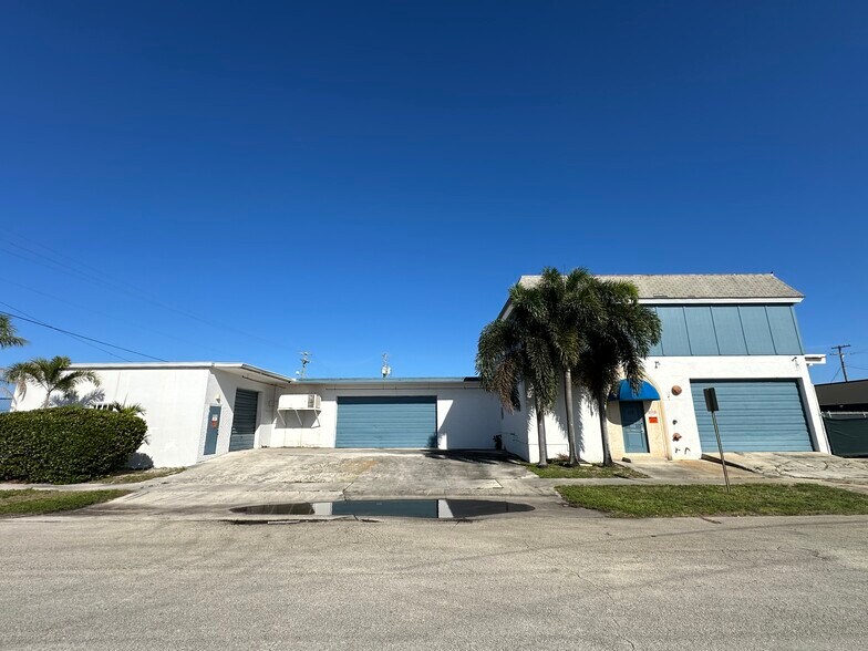 Primary Photo Of 117 Reed Rd, Lake Park Warehouse For Sale