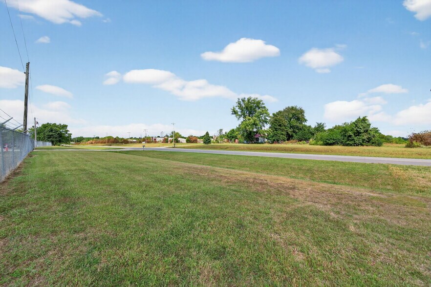 More Photos Of 338 Booneslick Rd, New Florence Industrial For Sale