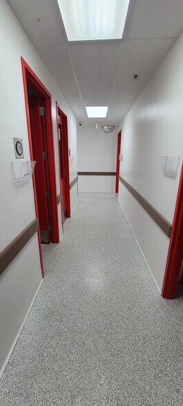 More Photos Of 2400 Pilot Knob Rd, Mendota Heights Light Manufacturing For Lease