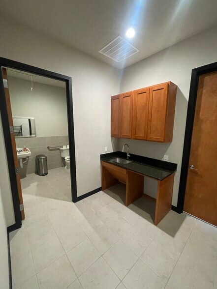 More Photos Of 1707 E Beltline Rd, Coppell Medical For Sale