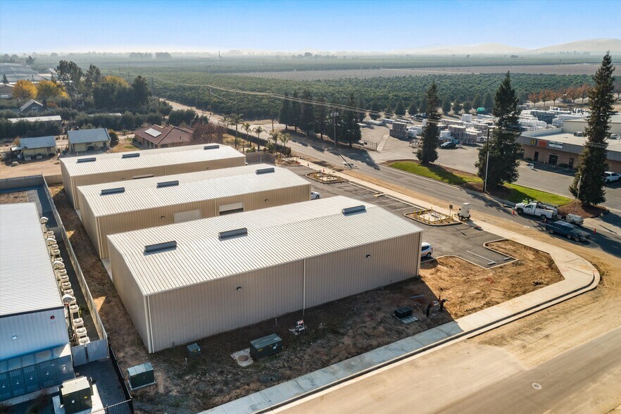 More Photos Of 136,146,156 S Blair Rd, Woodlake Industrial For Lease