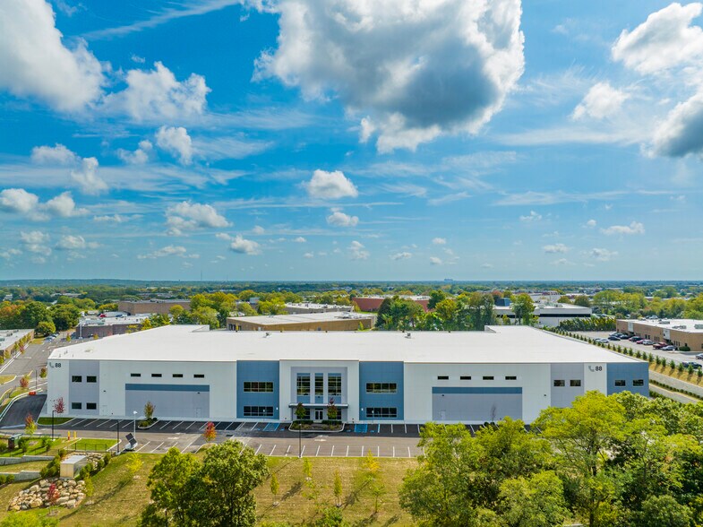 More Photos Of 88 Parkway Dr S, Hauppauge Warehouse For Lease