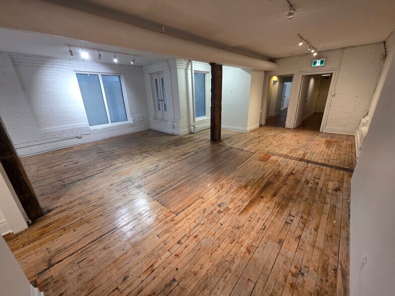 More Photos Of 24 Mercer St, Toronto Loft Creative Space For Lease