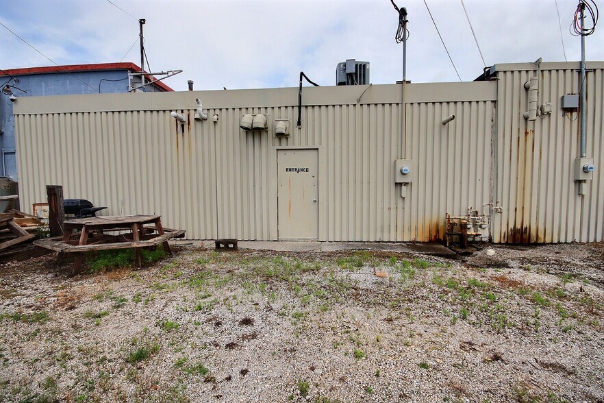 More Photos Of 2519 Lower Huntington Rd, Fort Wayne Storefront For Lease