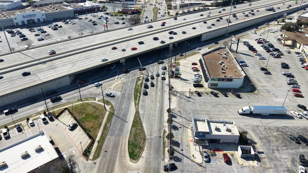 More Photos Of 11200 Northwest Fwy, Houston Storefront Retail Office For Lease