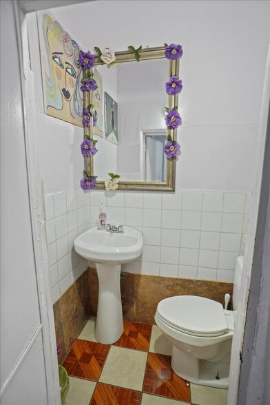 More Photos Of 5014 S Western Ave, Los Angeles Freestanding For Sale