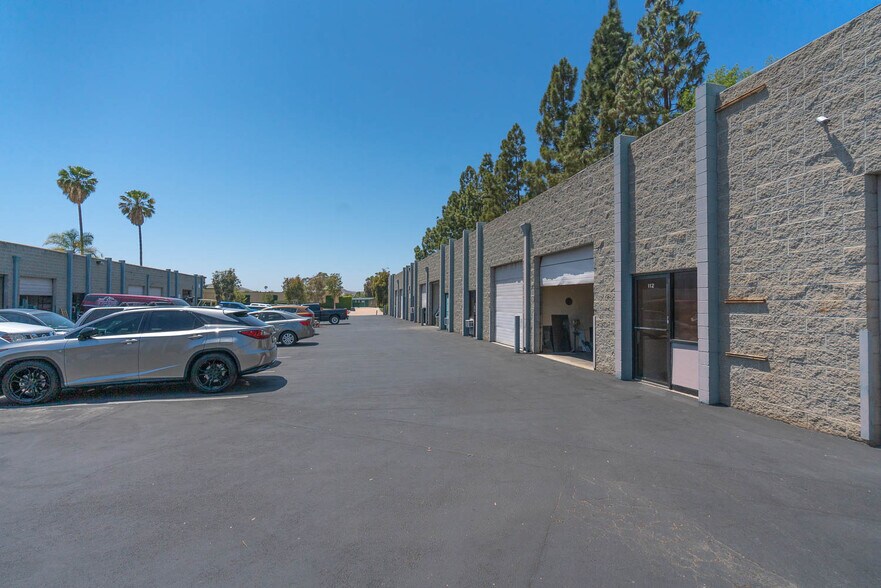 More Photos Of 2280 Shasta Way, Simi Valley Warehouse For Lease