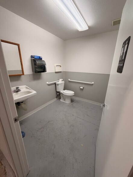 More Photos Of 220 Bernoulli Cir, Oxnard Manufacturing For Sale