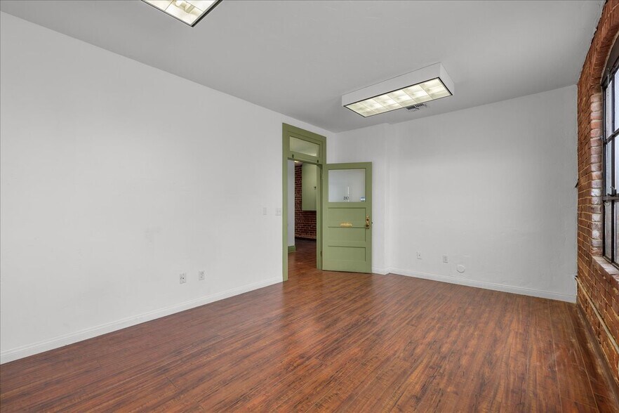 More Photos Of 1002-1008 S Pacific Ave, San Pedro Storefront Retail Office For Lease