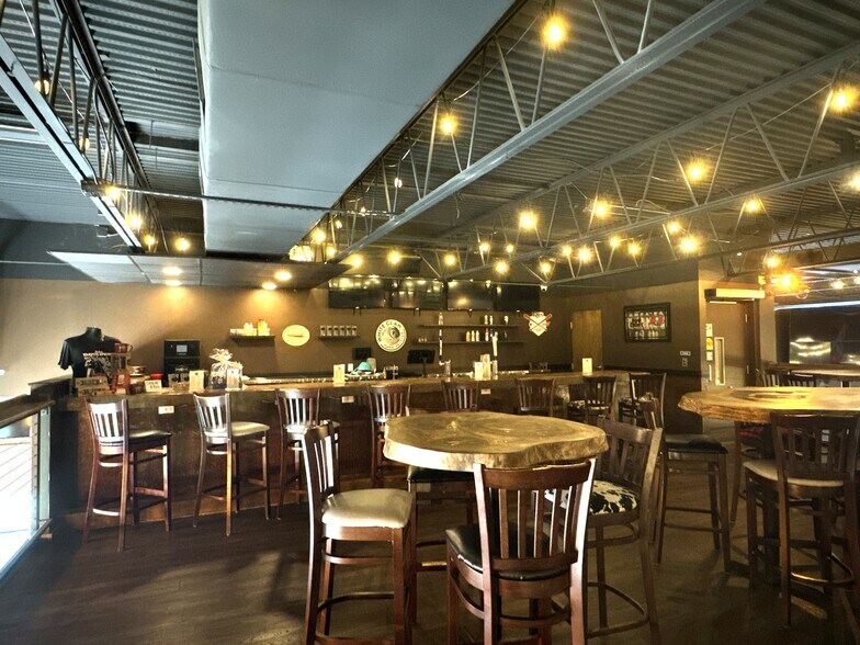 More Photos Of 201 E Center St, Tarpon Springs Bar For Lease