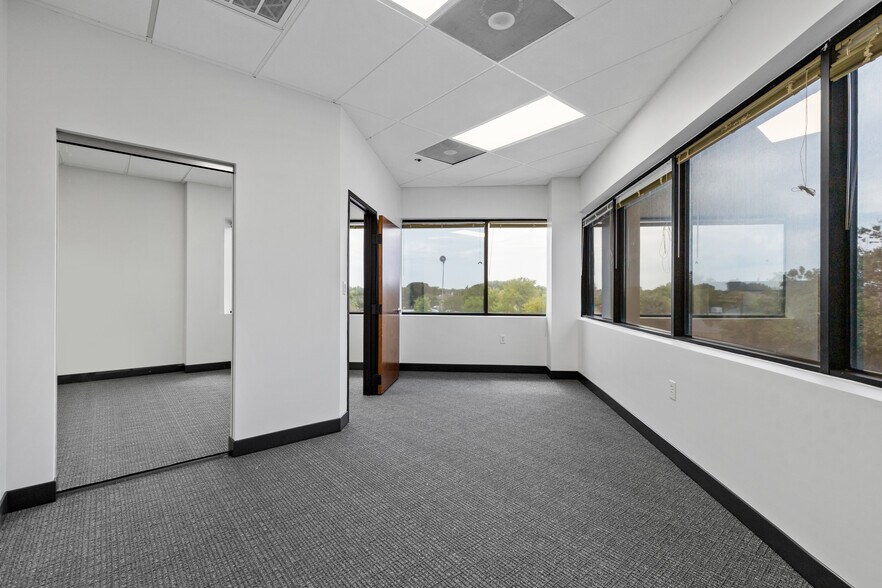 More Photos Of 1001 Cross Timbers Rd, Flower Mound Coworking Space