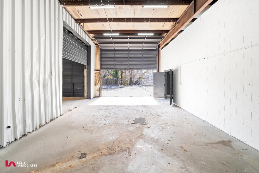 More Photos Of 5755 Old Dixie Hwy, Forest Park Manufacturing For Lease