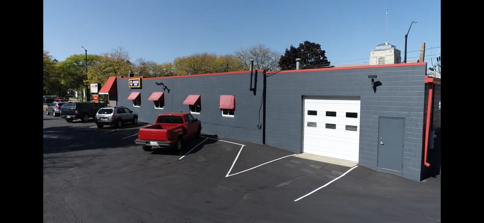 More Photos Of 3001 Sheridan Rd, Zion Auto Repair For Sale