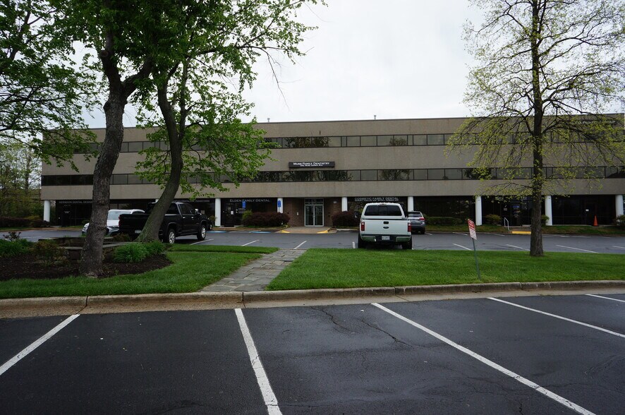 More Photos Of 131 Elden St, Herndon Medical For Lease