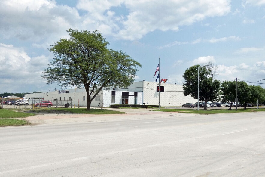Primary Photo Of 2727 S Beech Daly Rd, Dearborn Heights Warehouse For Sale