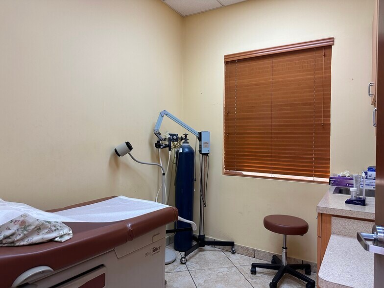 More Photos Of 6000 Turkey Lake Rd, Orlando Medical For Lease