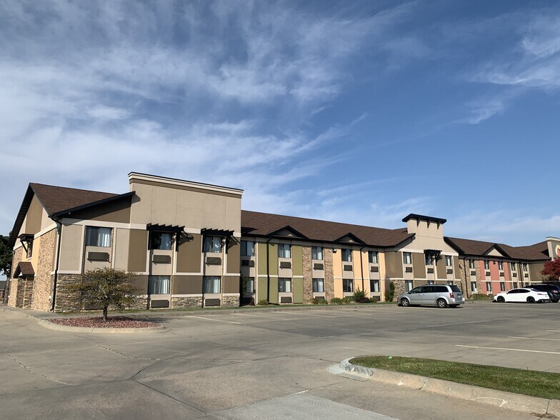Primary Photo Of 3535 State St, Grand Island Hotel For Sale