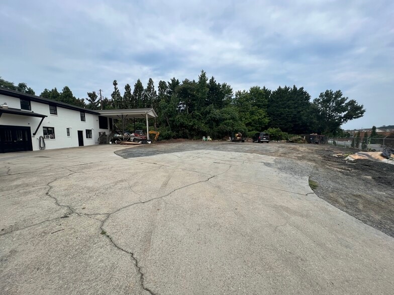 More Photos Of 1675 NW Old 41 Hwy, Marietta Service For Lease