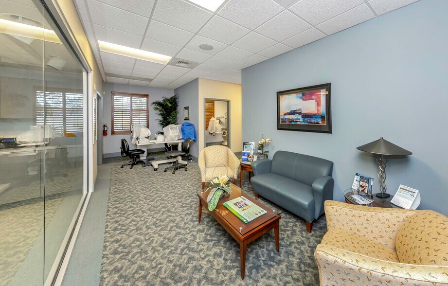 More Photos Of 2346 Drew St, Clearwater Office For Sale