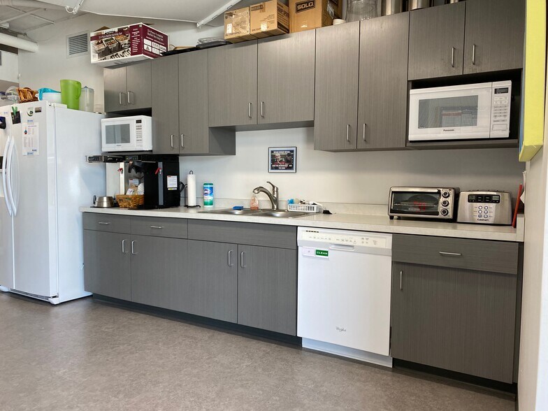 More Photos Of 100-101 E Milwaukee St, Janesville Office For Lease