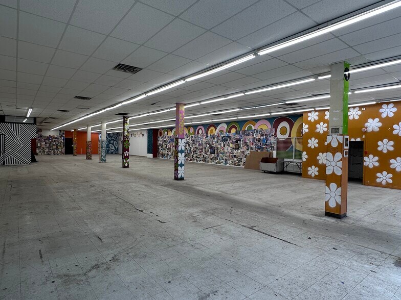 More Photos Of 936-950 Rue Notre-Dame O, Montréal Storefront Retail Residential For Lease