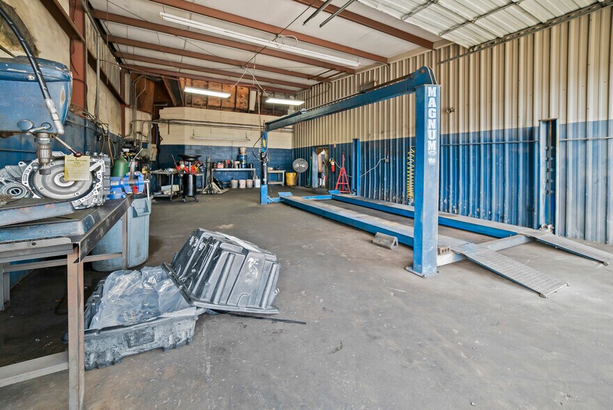 More Photos Of 3237 W Bay St, Savannah Warehouse For Sale