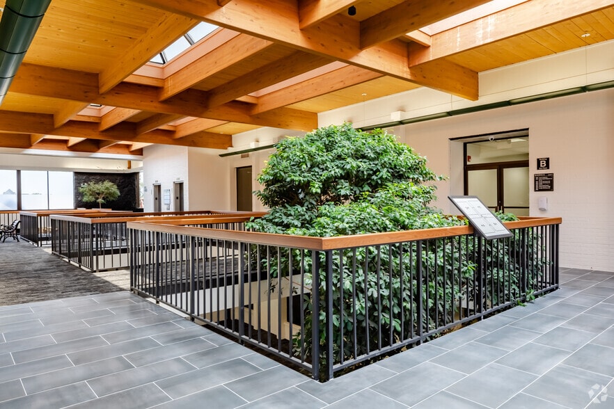 More Photos Of 1919 S Highland Ave, Lombard Unknown For Lease